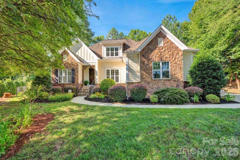 134 Lakeshore Hills Drive