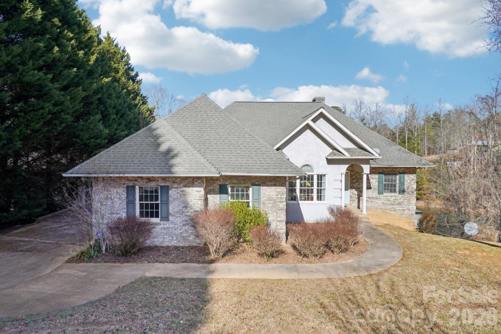 East Shores, Morganton community