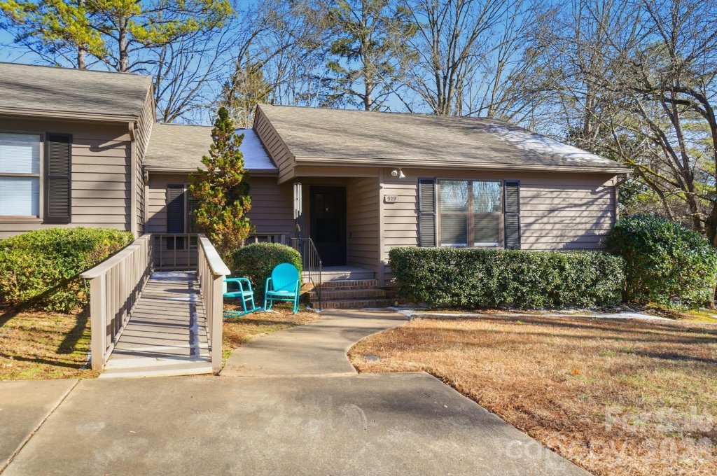 929 Cranberry Circle