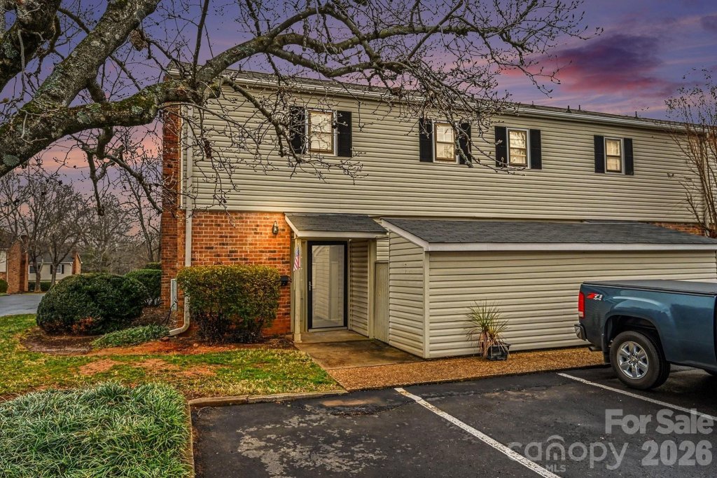 5947 Quail Hollow Road