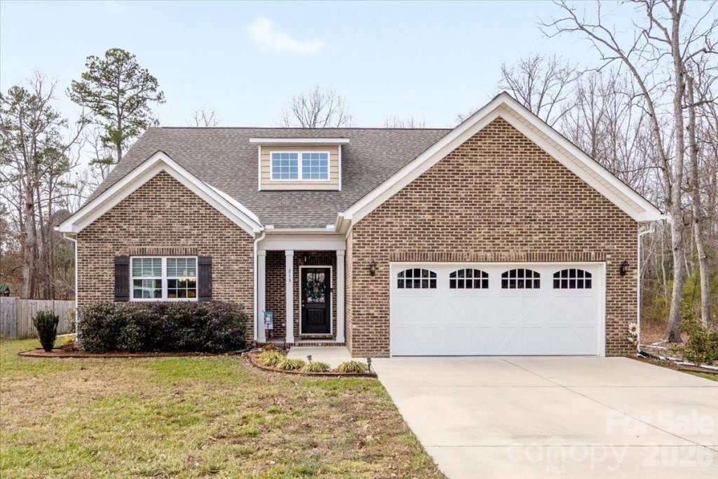 213 Vanderbilt Boulevard