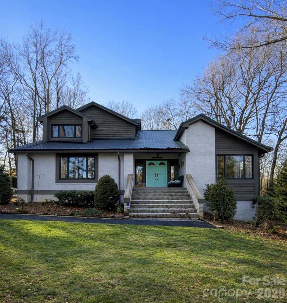 Providence Woods South, Matthews community