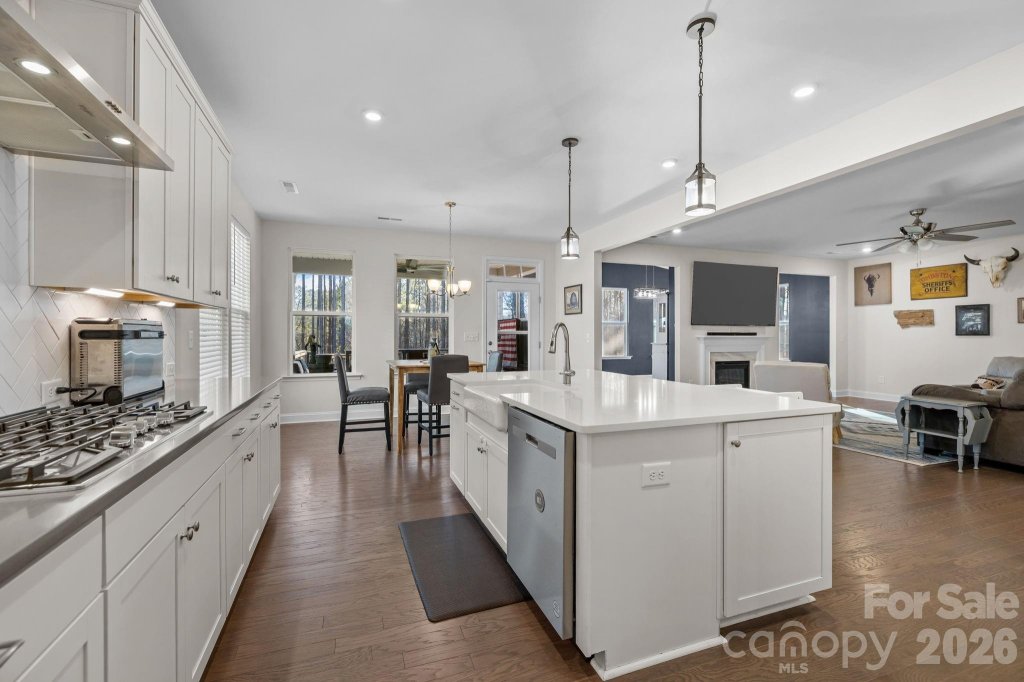 Paddlers Cove, Clover community