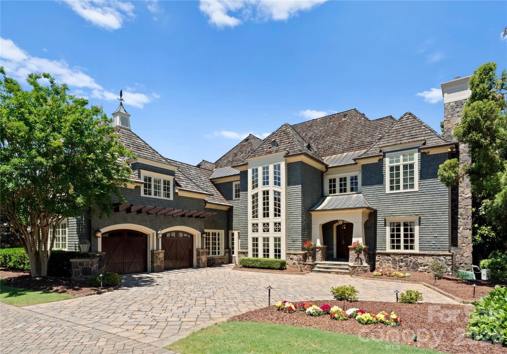 The Palisades, Charlotte community