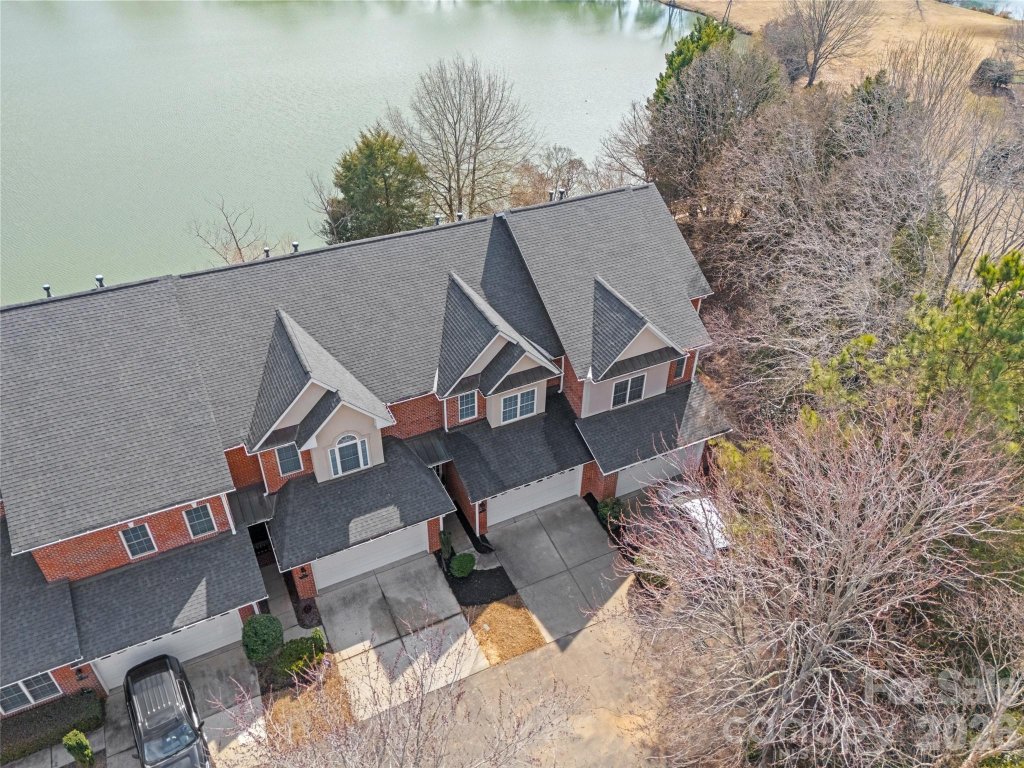 617 Crosswater Lane