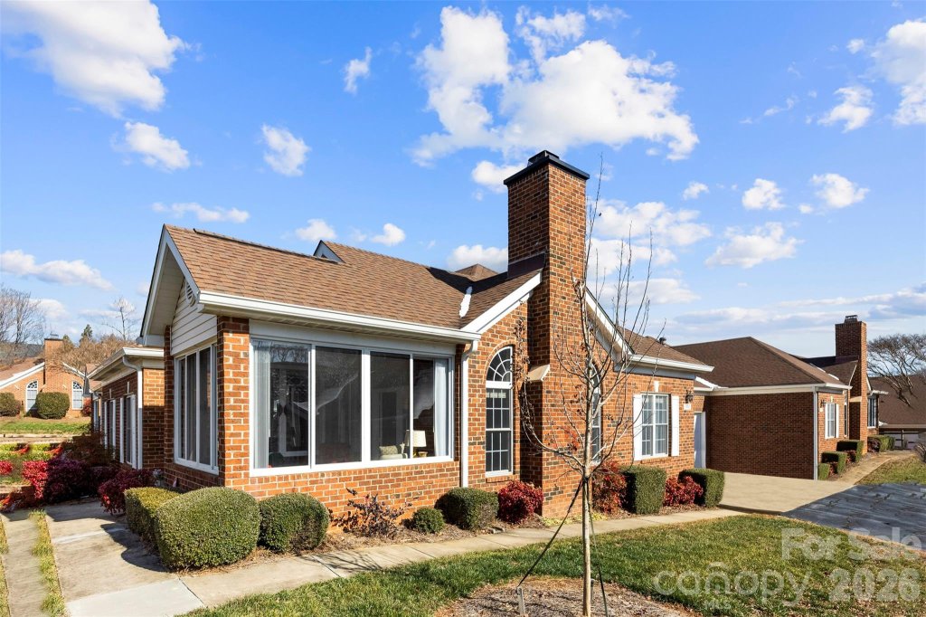 Windsor Oaks, Charlotte community