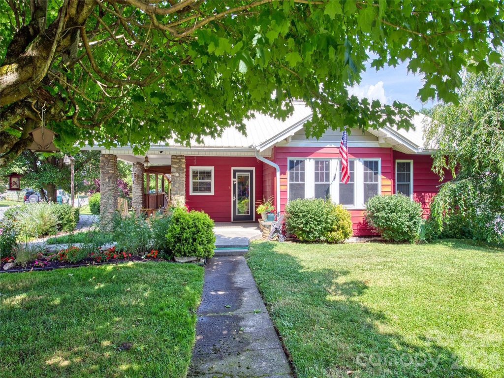 Brookwood, Waynesville community