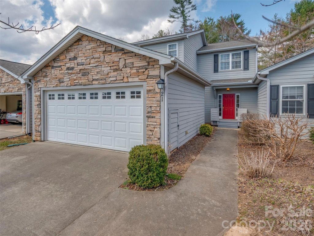 Royal Pines Village, Arden community