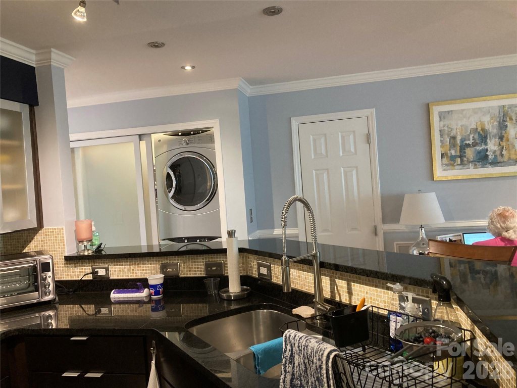 517 N Graham Street 2F