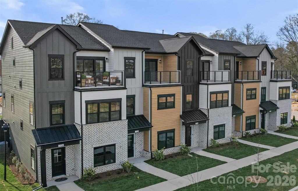 740 Falling Oak Alley 24