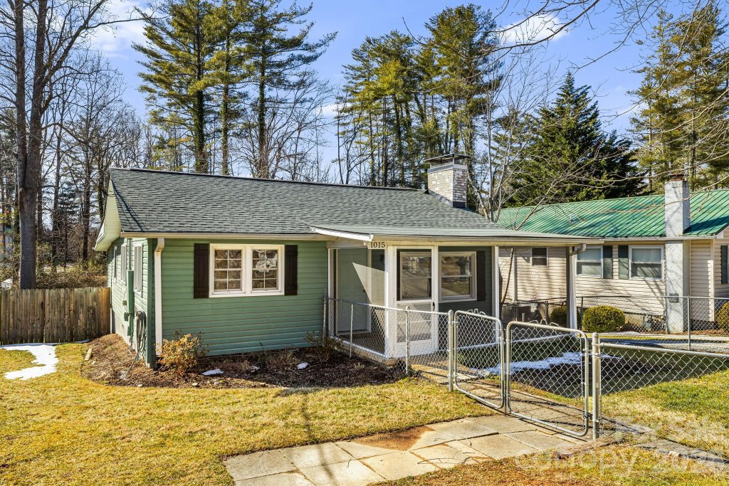 1015 Mountain View Street