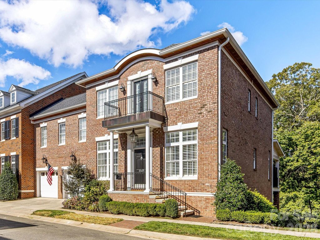 Burning Tree, Charlotte community