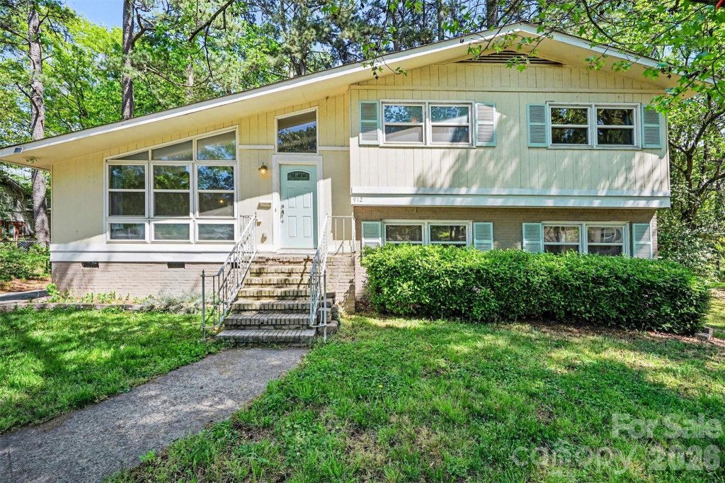 912 Bannister Place
