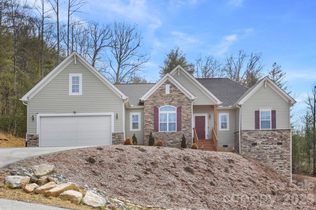 Crystal Creek, Hendersonville community