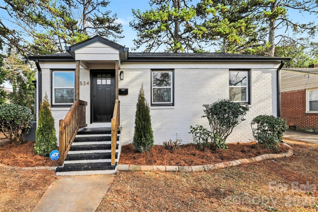 Graham Heights, Charlotte community