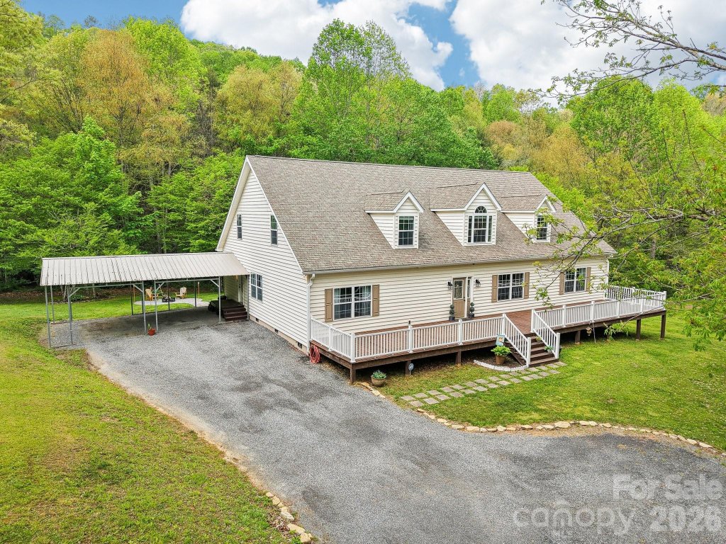 Qualla Woods, Waynesville community