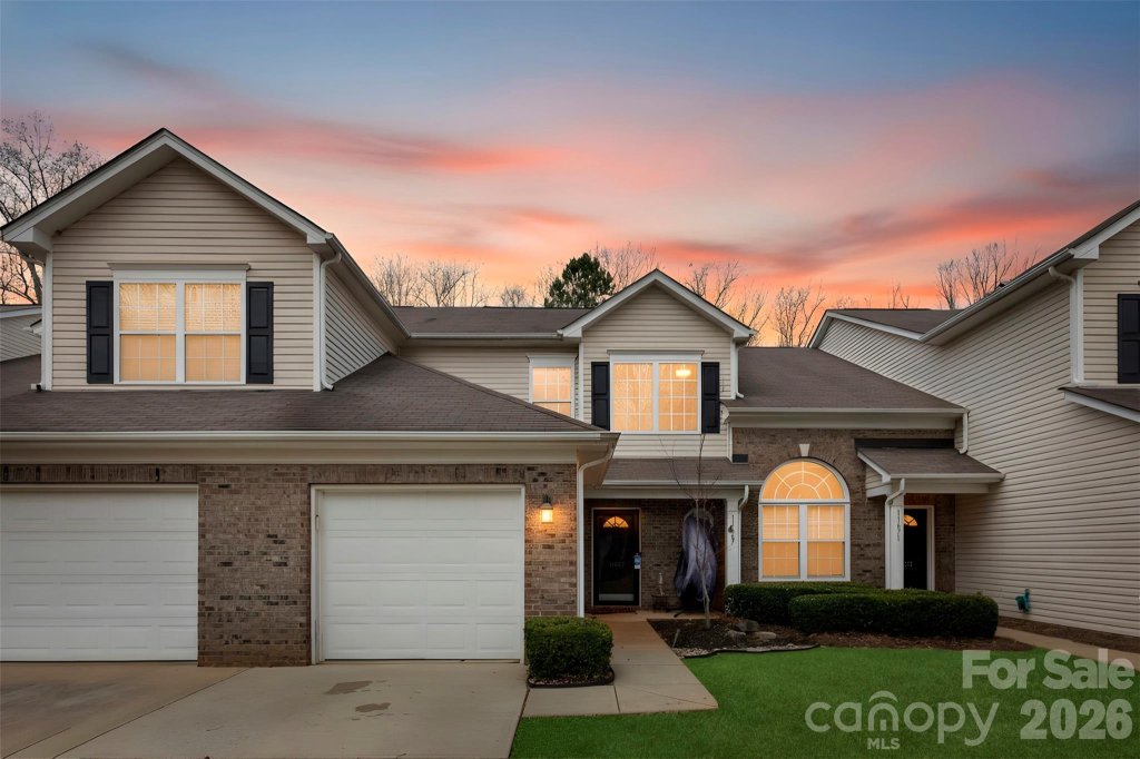 Carolina Crossing, Pineville community