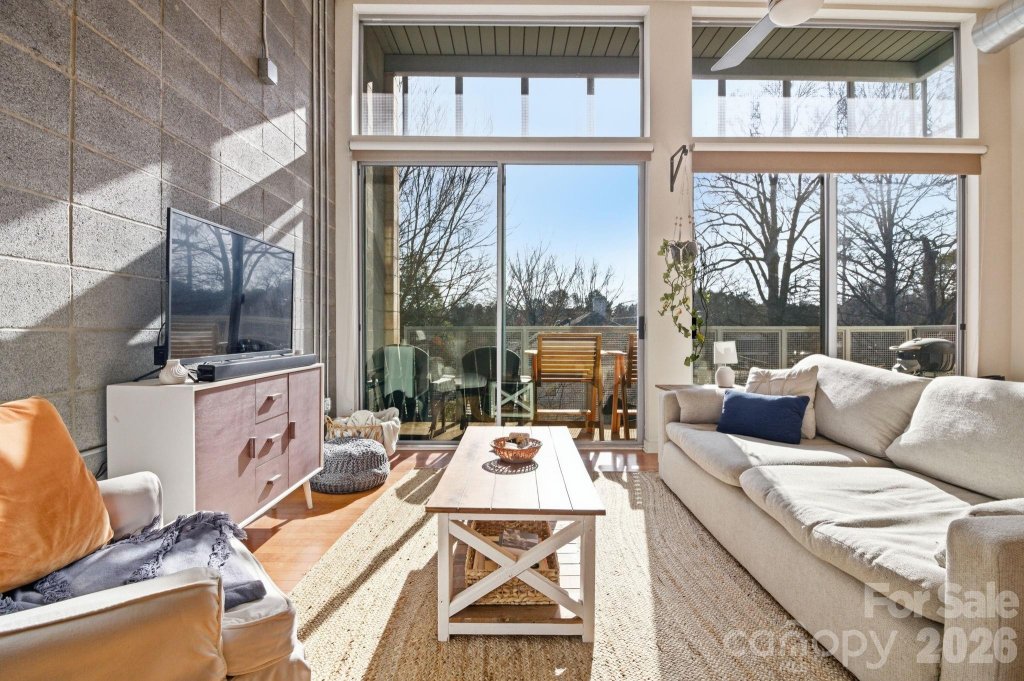 2116 Mcclintock Road