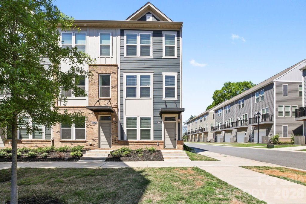 Briar Creek, Charlotte community