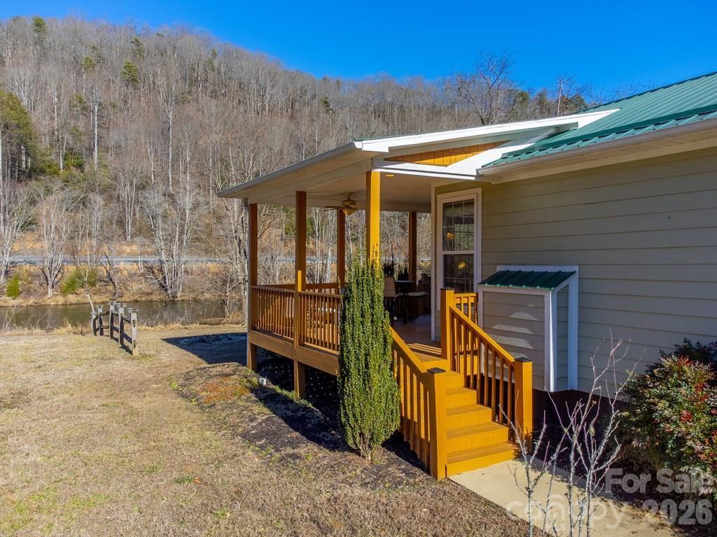 Tuckasegee River Landing, Whittier community