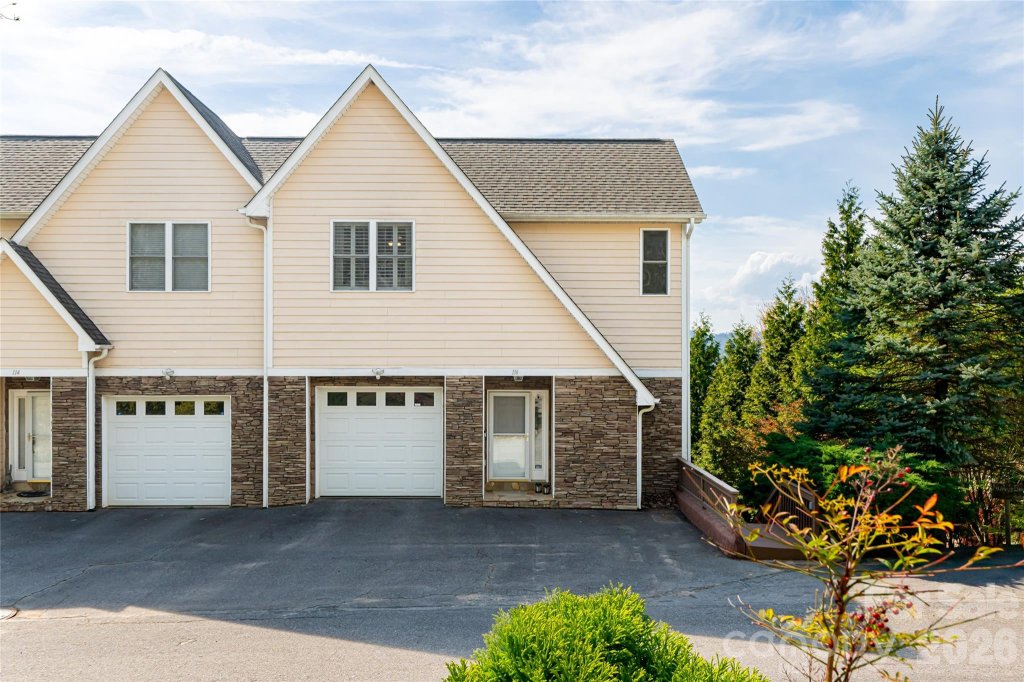Hannas Whispering Pines, Swannanoa community