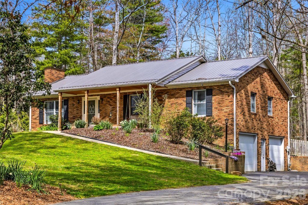 32 W Ashley Place