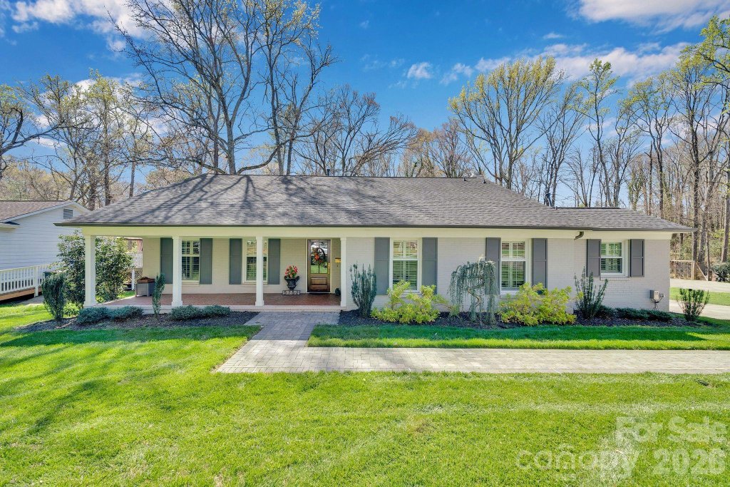 5752 Bellechasse Street