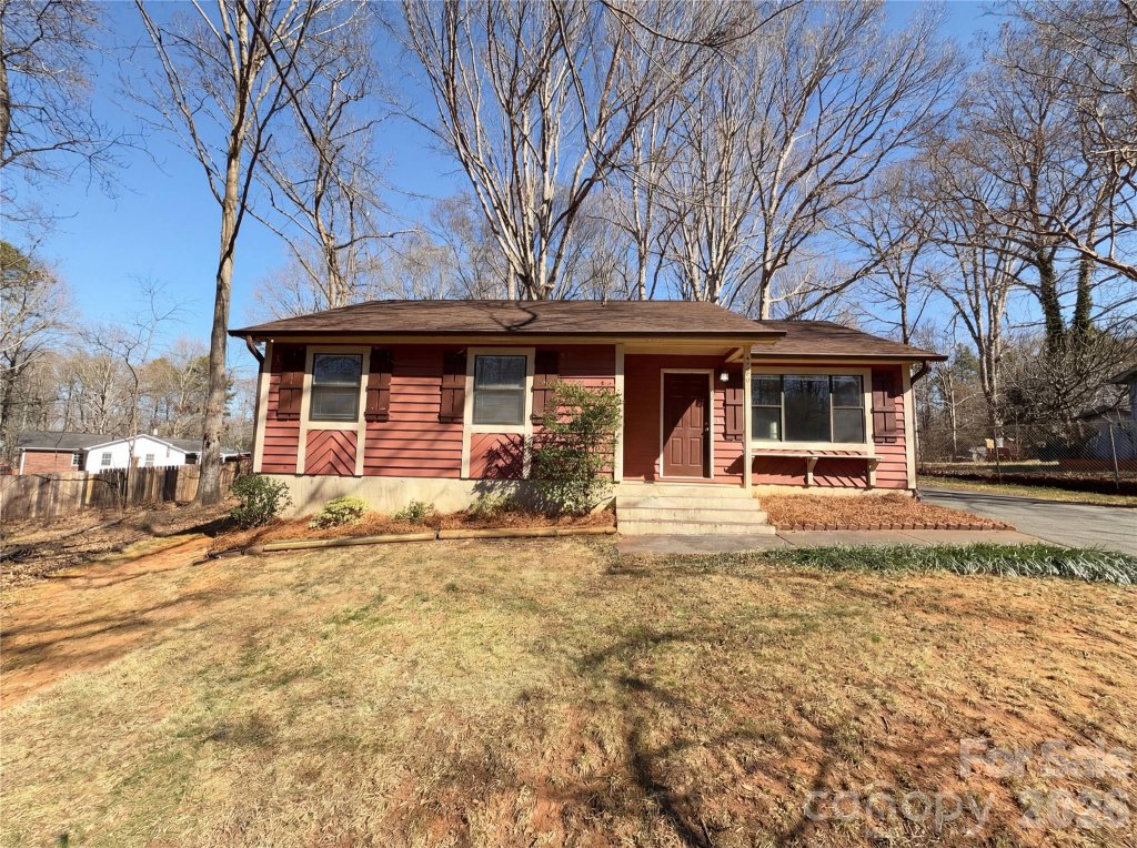 Clear Meadow, Charlotte community
