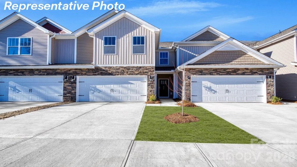Skybrook Corners, Huntersville community