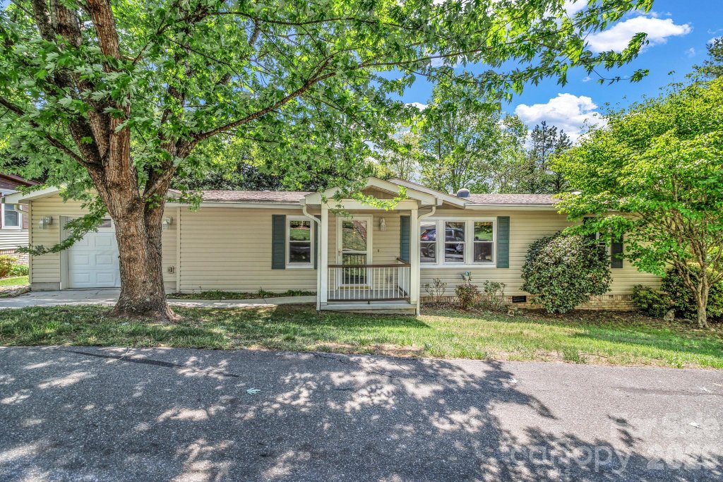 Cumberland Village, Hendersonville community