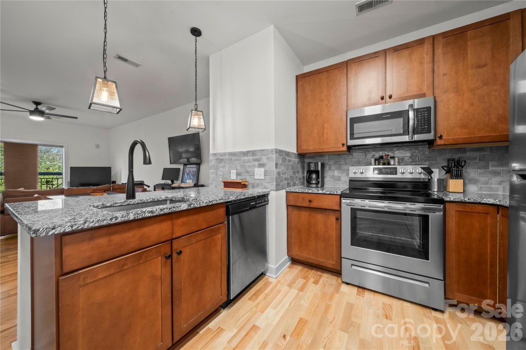 Skybridge Terrace, Charlotte community