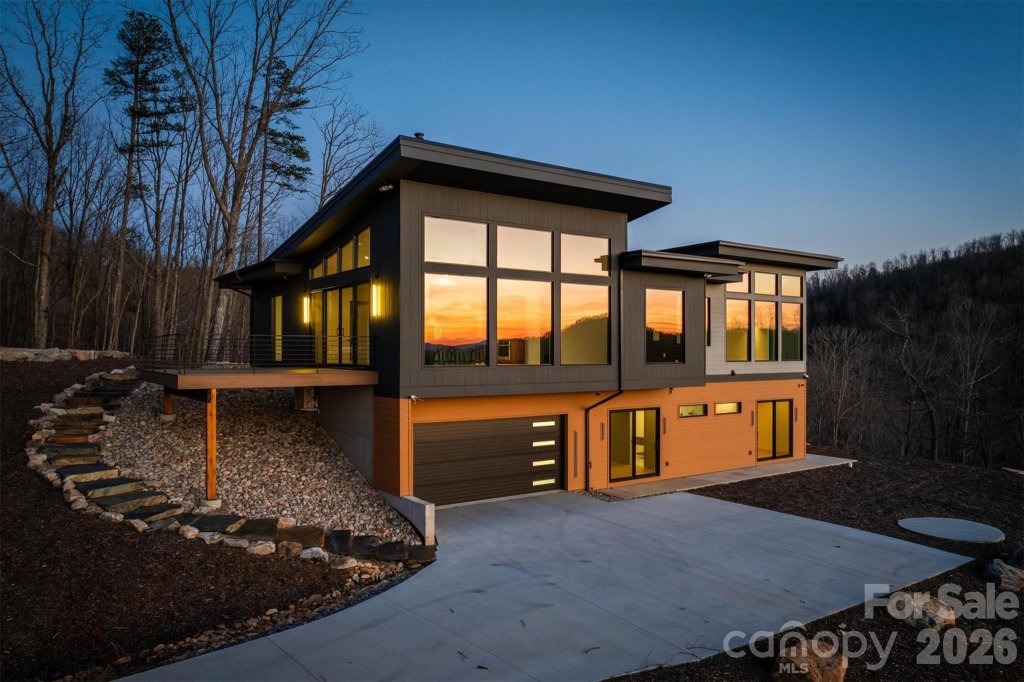 Grandview Peaks, Nebo community