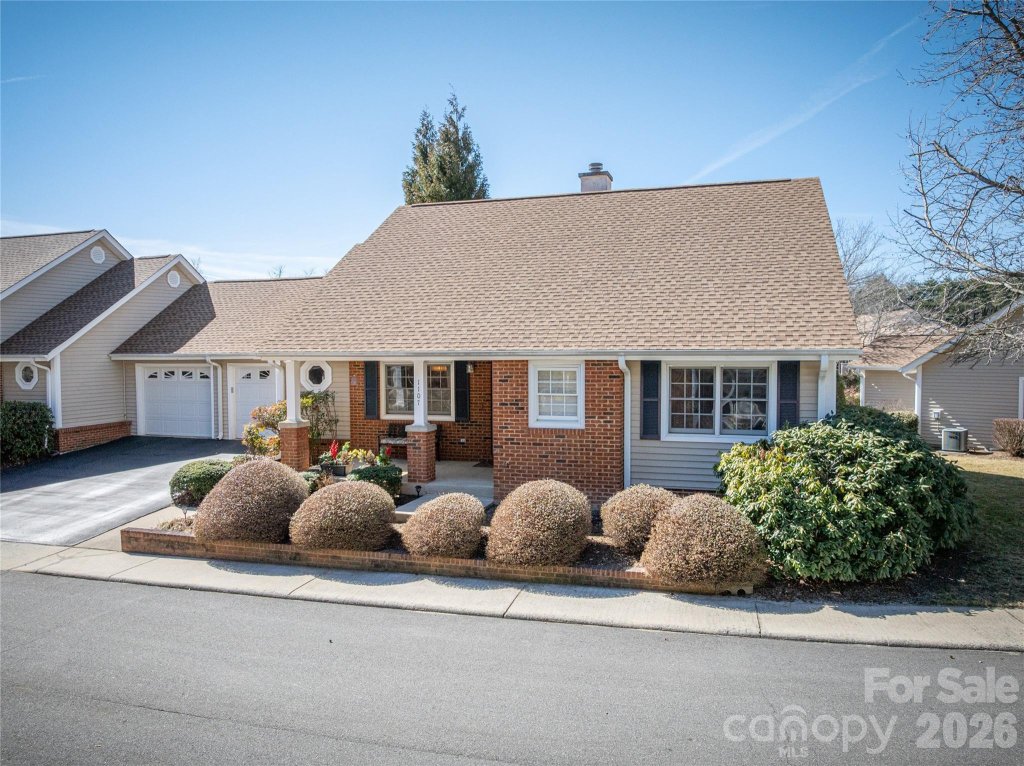 Saddlebrook, Hendersonville community