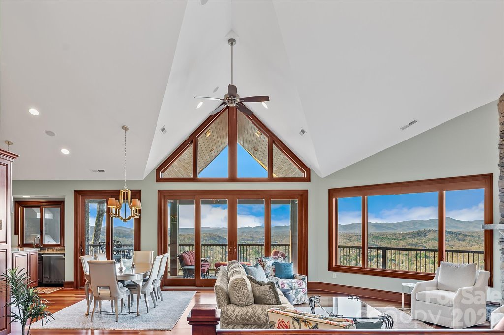 29 South Point Drive