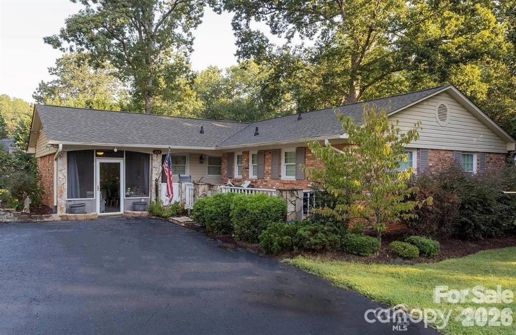 211 General Stonewall Jackson Drive