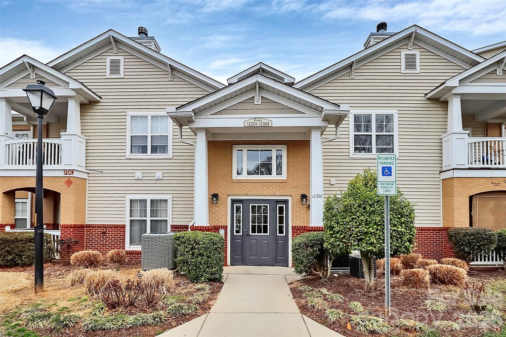 Copper Ridge, Charlotte community