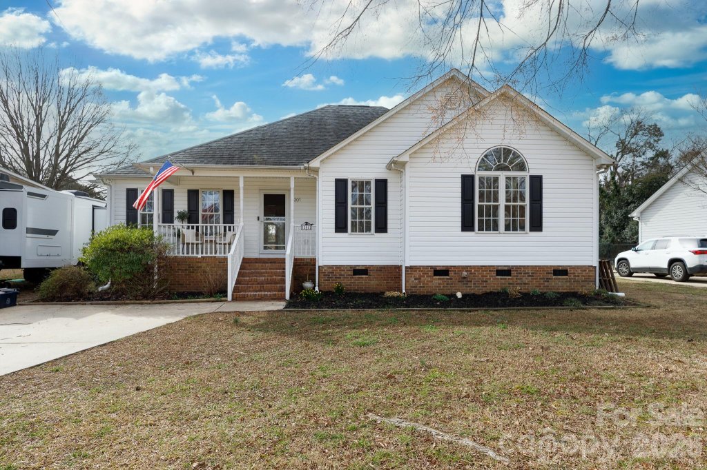 201 Sherwood Circle