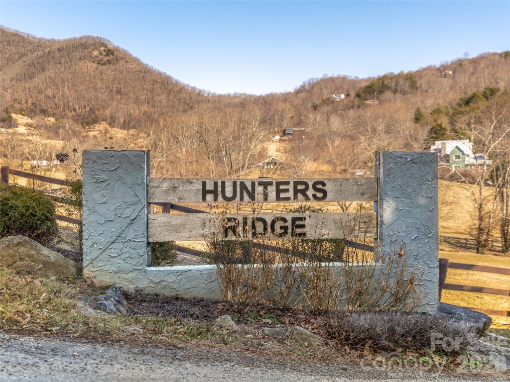 Hunters Ridge, Canton community