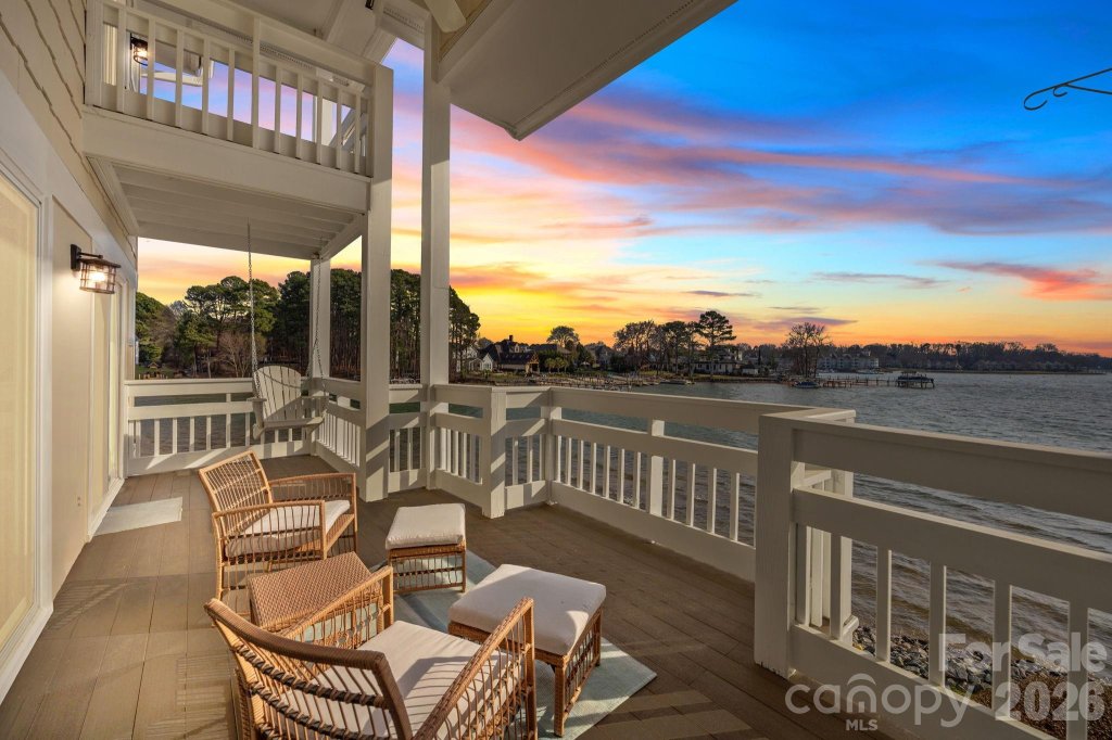 Biscayne, Cornelius community