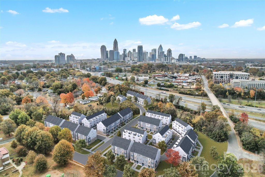 Iron Creek, Charlotte community