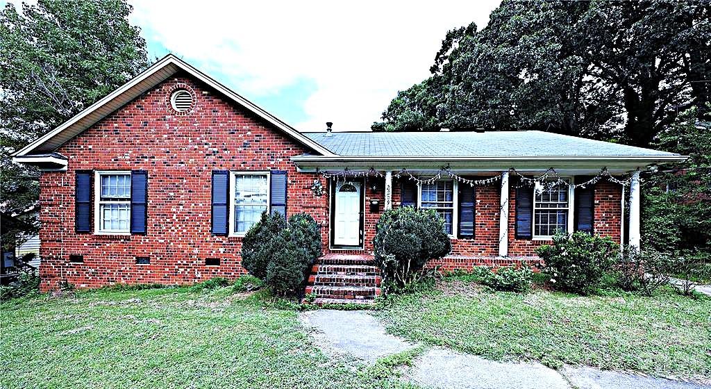 2209 Laura Drive