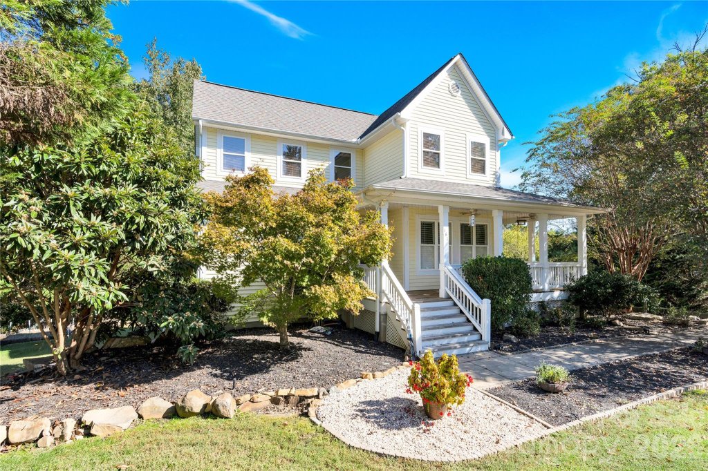 English Hills, Mooresville community