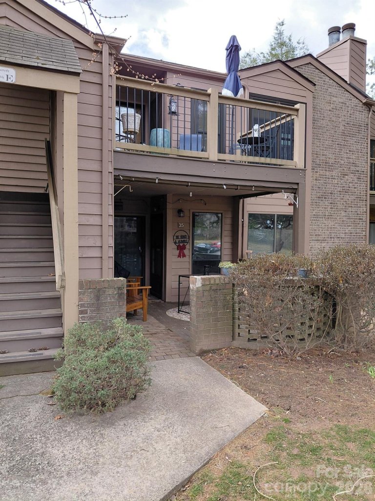 Ravencroft Condominiums, Asheville community