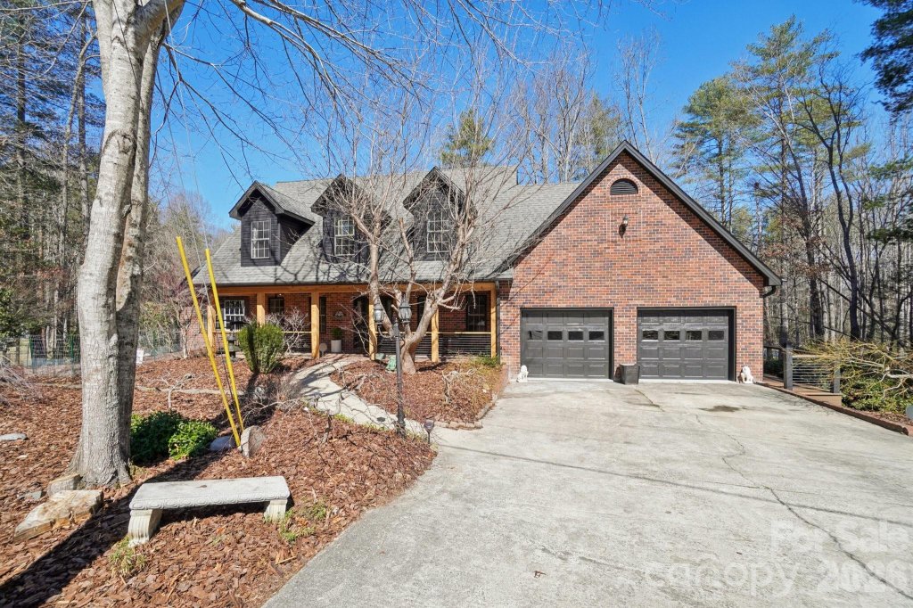 Woodhaven, Hendersonville community