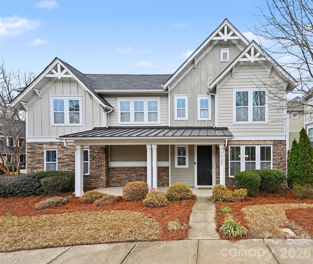 Sonoma, Charlotte community