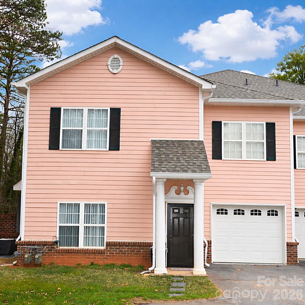 21 Vendue, Hickory community