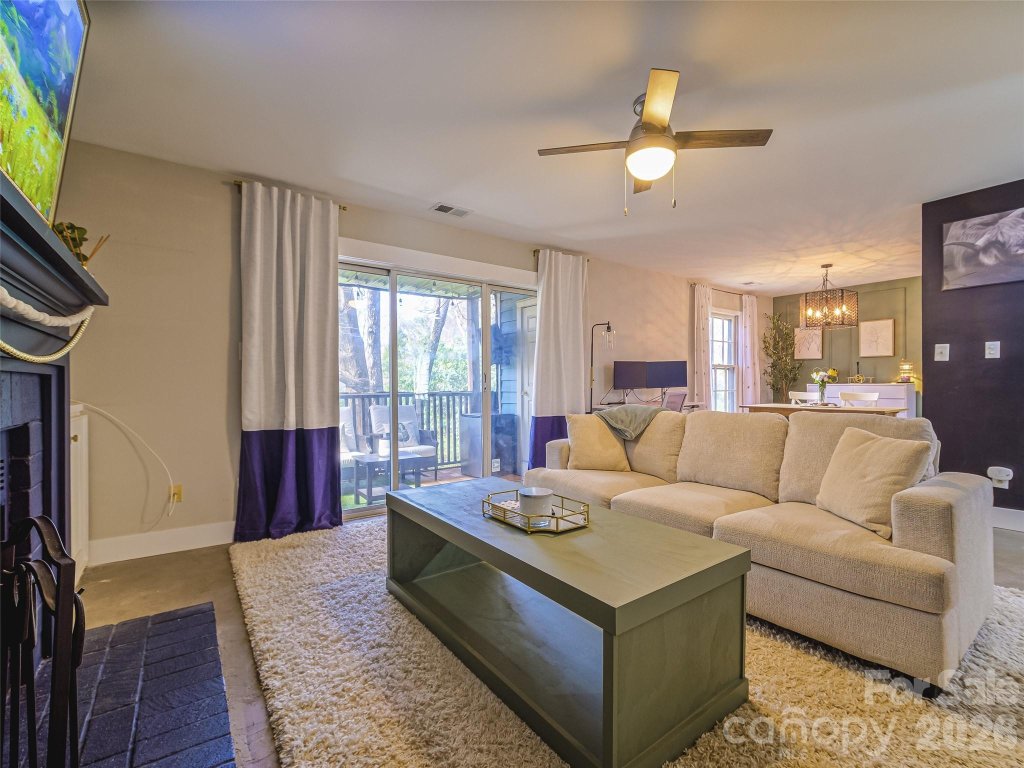 3300 Selwyn Farms Lane 5