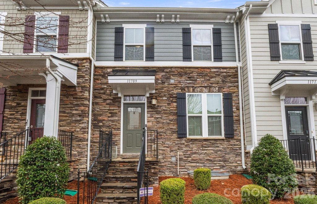 Bryton Square, Huntersville community