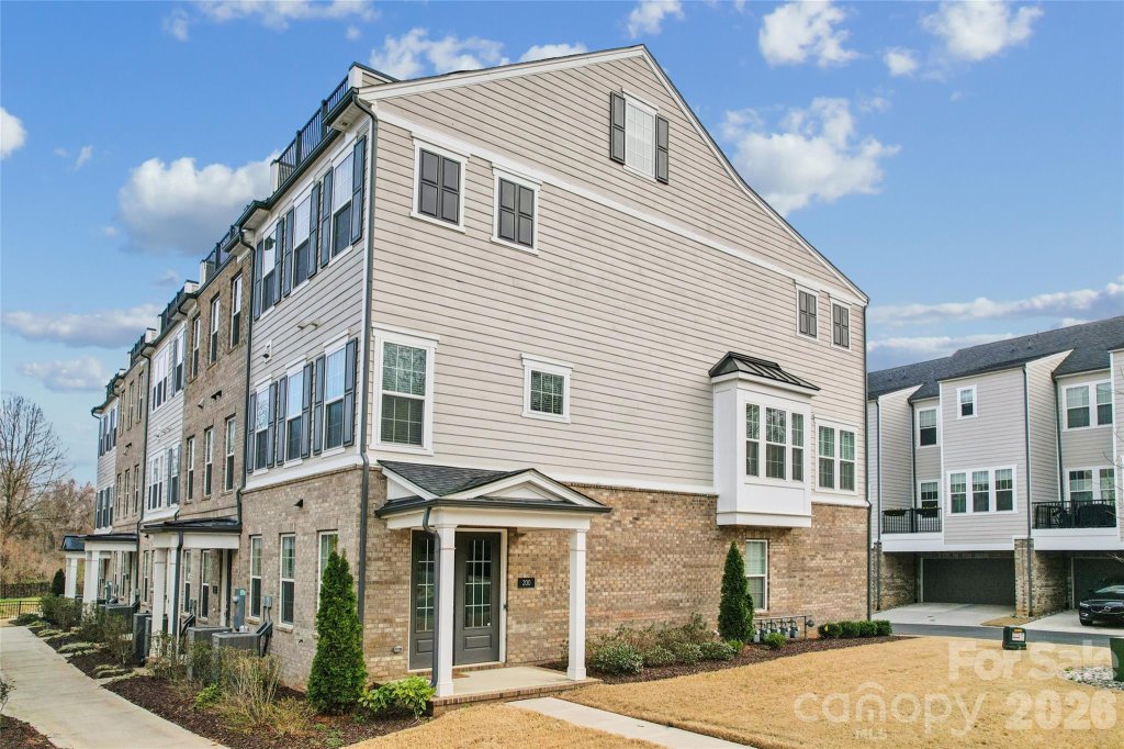 Elizabeth Glen, Charlotte community