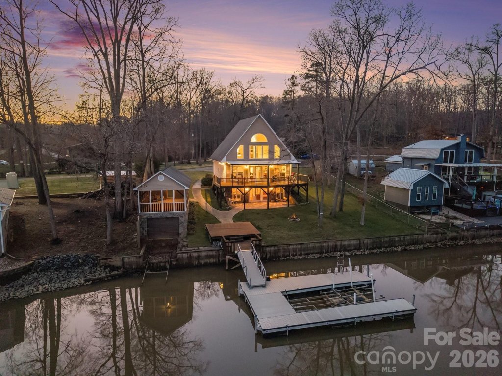 High Rock Lake, Lexington community
